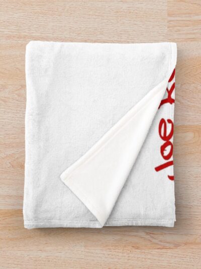 Alternative view of Joe Rogan Versus Ice Throw Blanket